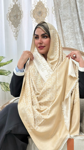 شال گوچی خوش رنگ و جذاب