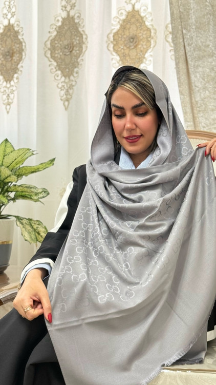 شال گوچی خوش رنگ و جذاب