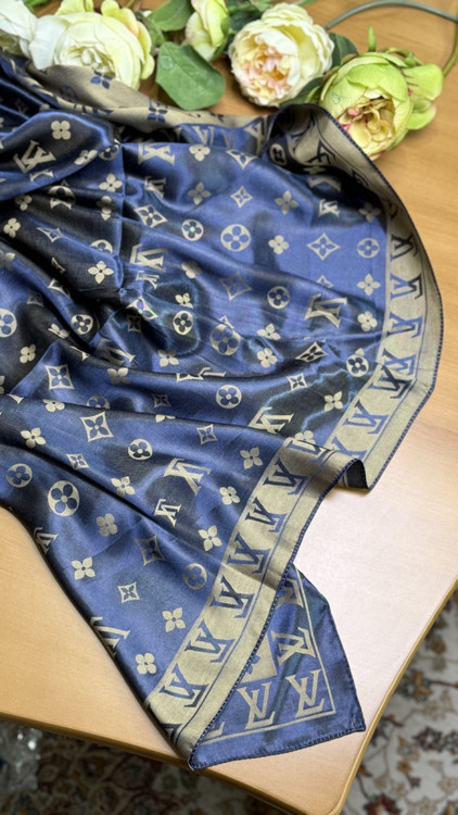 روسری جذاب مجلسی طرح LV (ال وی) سایز 130