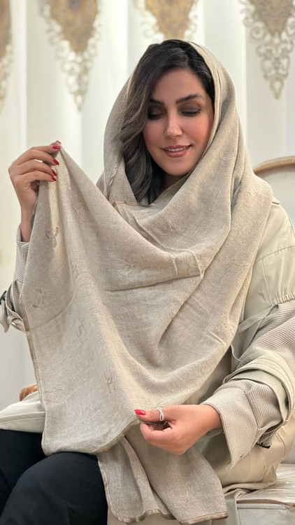 شال موهر وارداتی طرح شنل با بافت گرم و طرح کلاسیک مناسب فصلهای سرد.