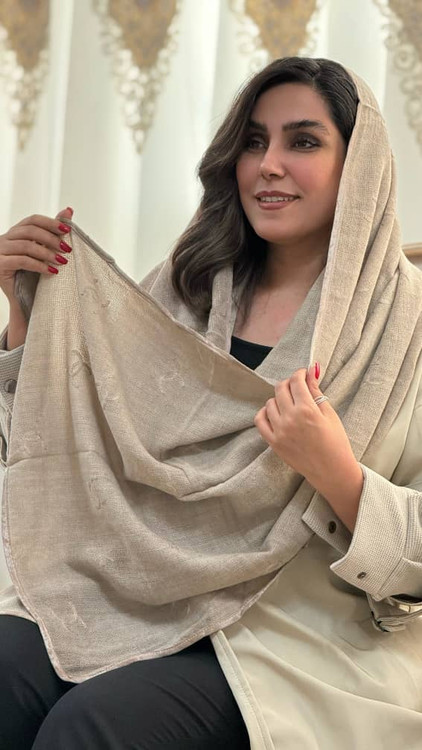 شال موهر وارداتی طرح شنل با بافت گرم و طرح کلاسیک مناسب فصلهای سرد.