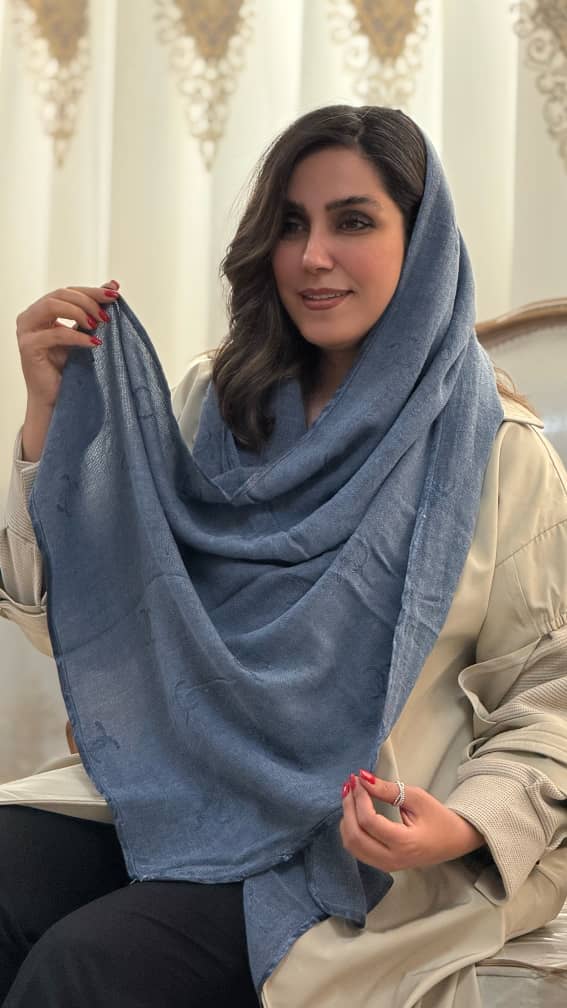 شال موهر وارداتی طرح شنل با بافت گرم و طرح کلاسیک مناسب فصل‌های سرد.