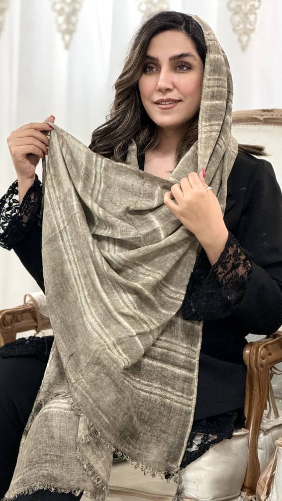 شال نخی فلورانس چهار فصل وارداتی با بافت سبک و مناسب استایل روزمره.