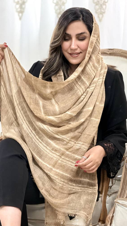 شال نخی فلورانس چهار فصل وارداتی با بافت سبک و مناسب استایل روزمره.